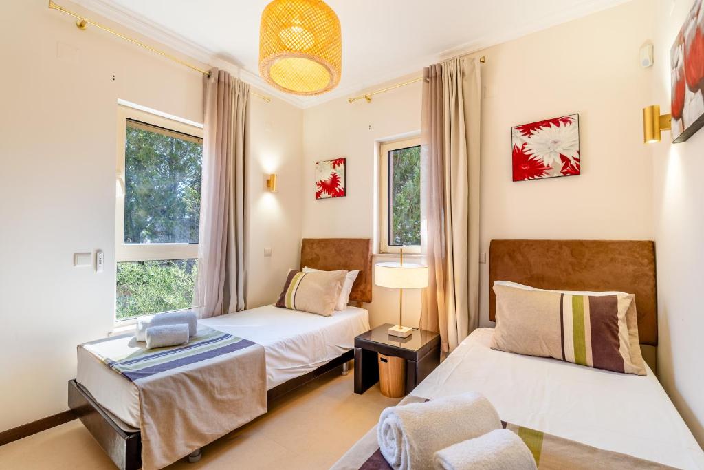 Twin bedroom
